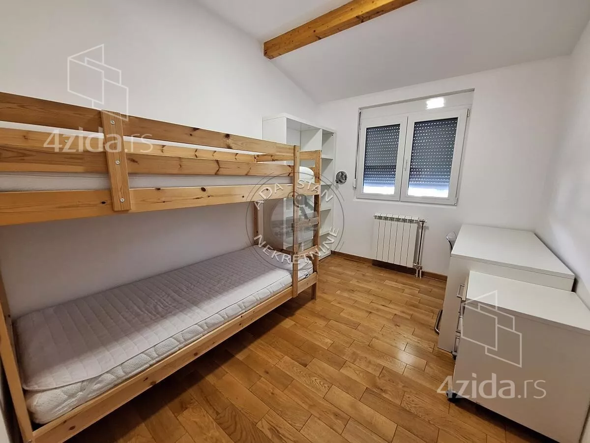 Četvoroiposoban stan | 4zida