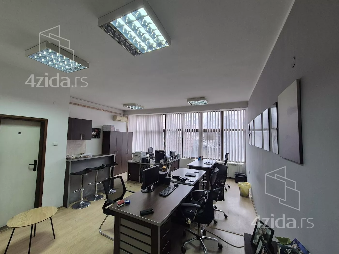 Poslovna zgrada | 4zida