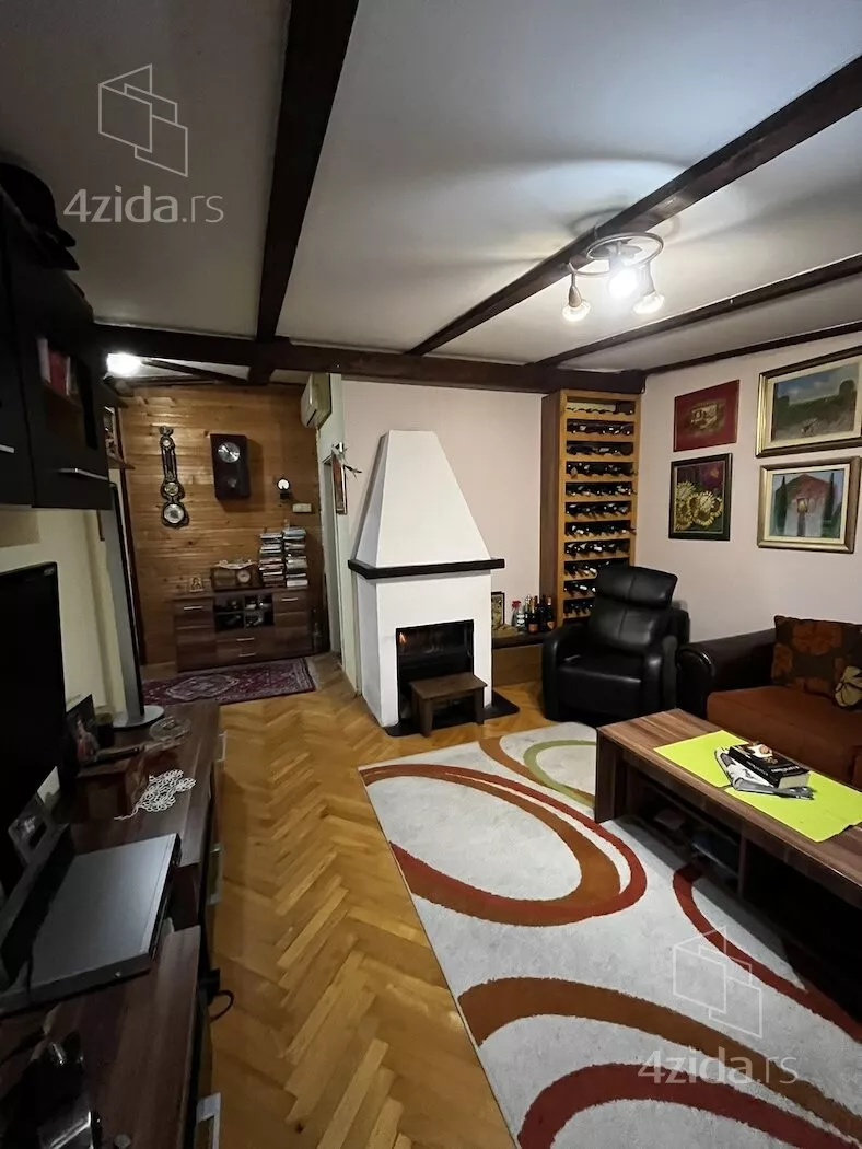 Šestosoban stan | 4zida