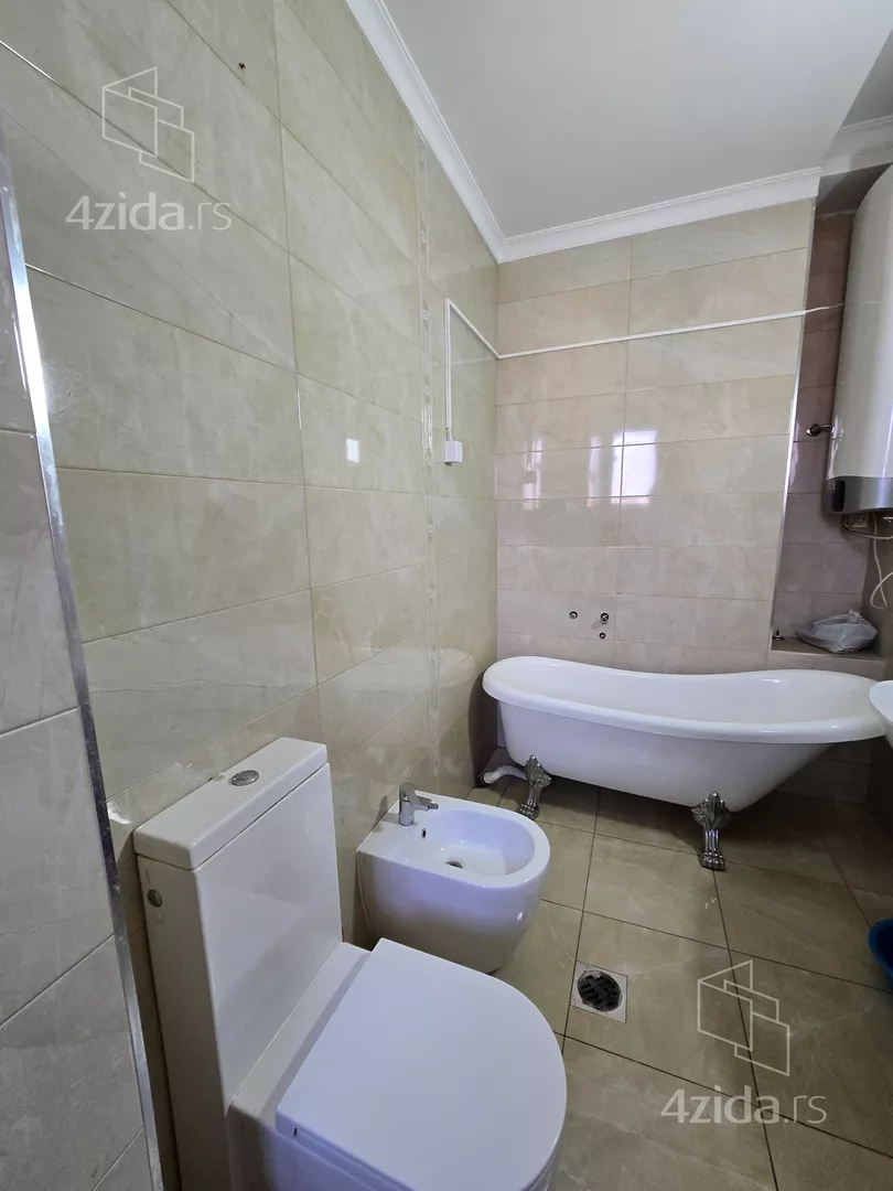 Šestosoban stan | 4zida