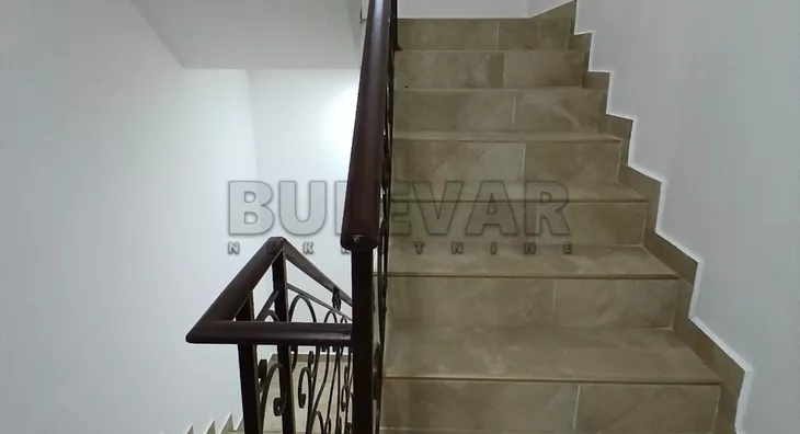 Lokal | 4zida