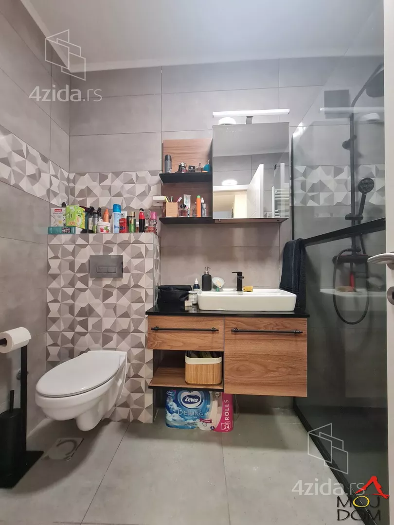 Sedmosoban stan | 4zida