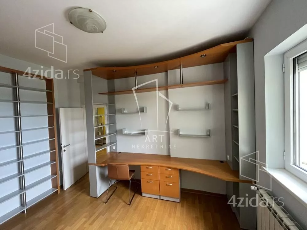 Četvoroiposoban stan | 4zida