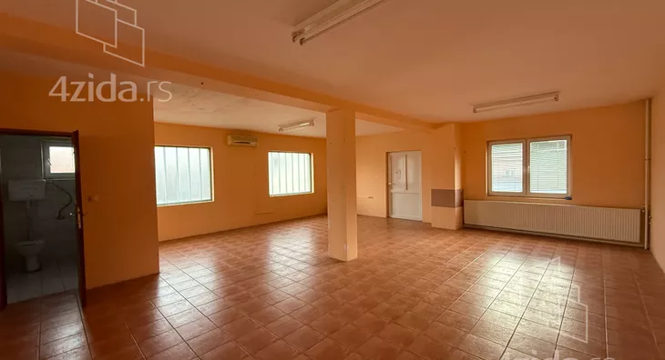 Poslovna zgrada | 4zida