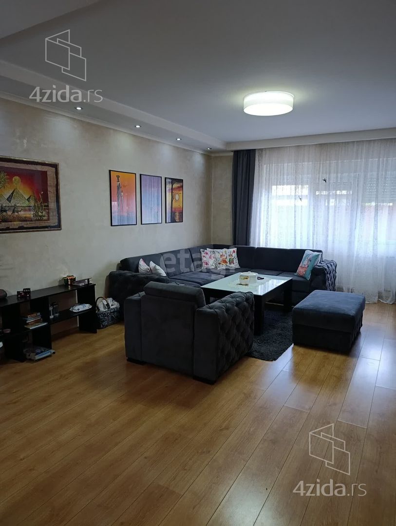2-этажный дом на продажу, Душки Трифуновича, 273.000€, 452m² — фото