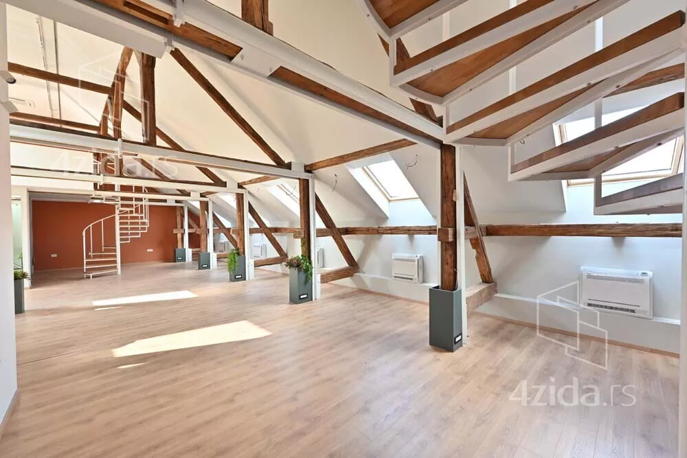 Poslovna zgrada | 4zida