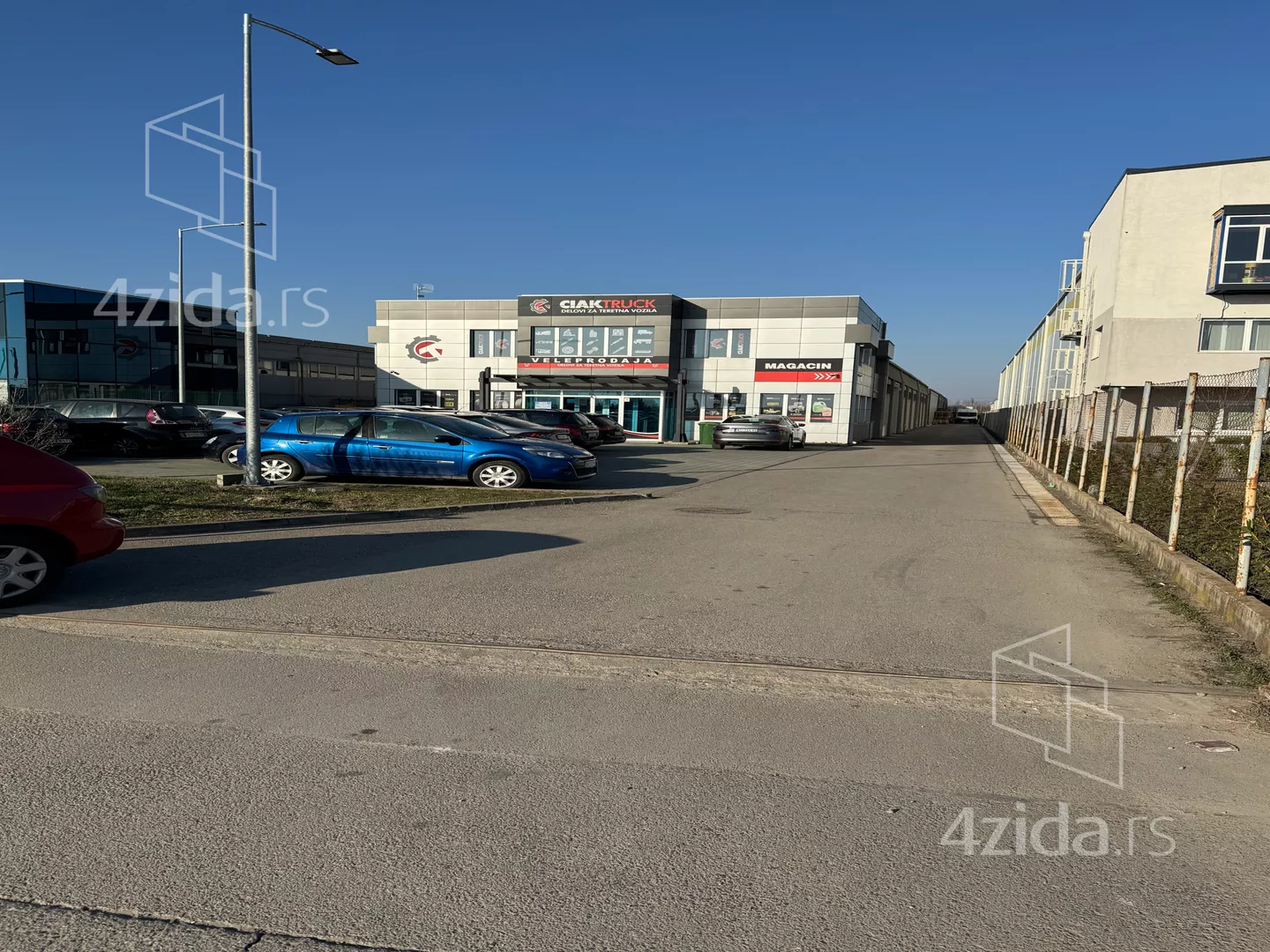 Poslovna zgrada | 4zida