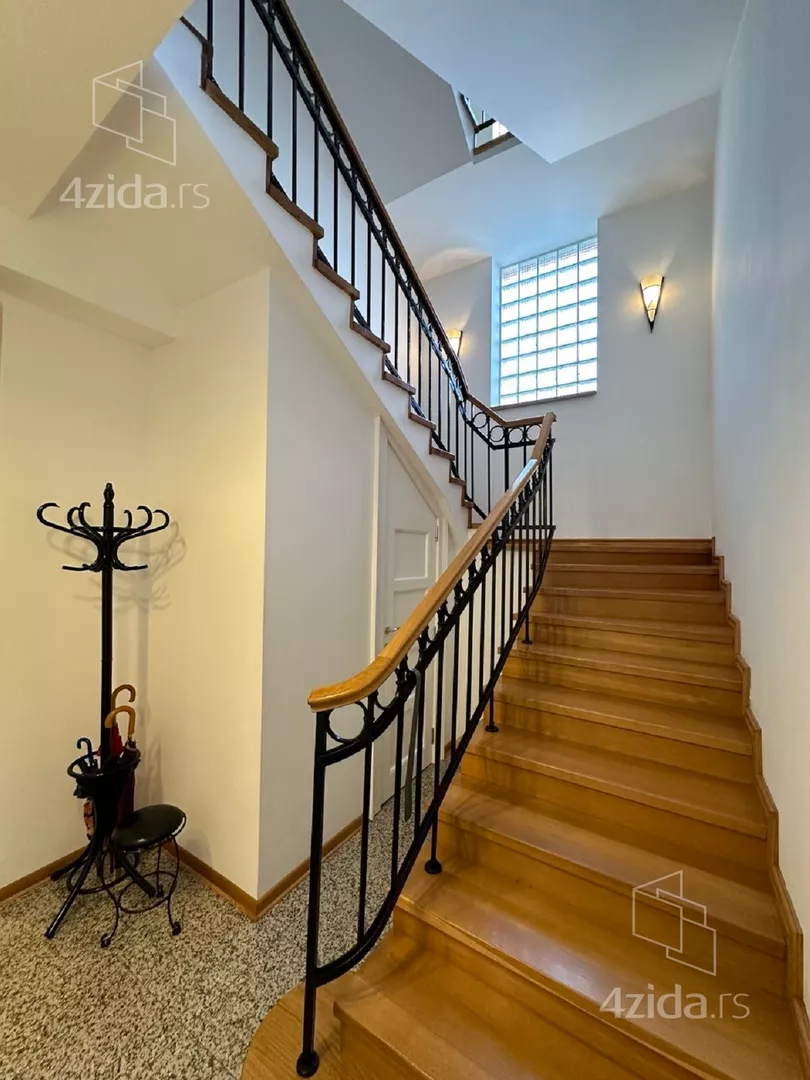 5-etažna kuća | 4zida