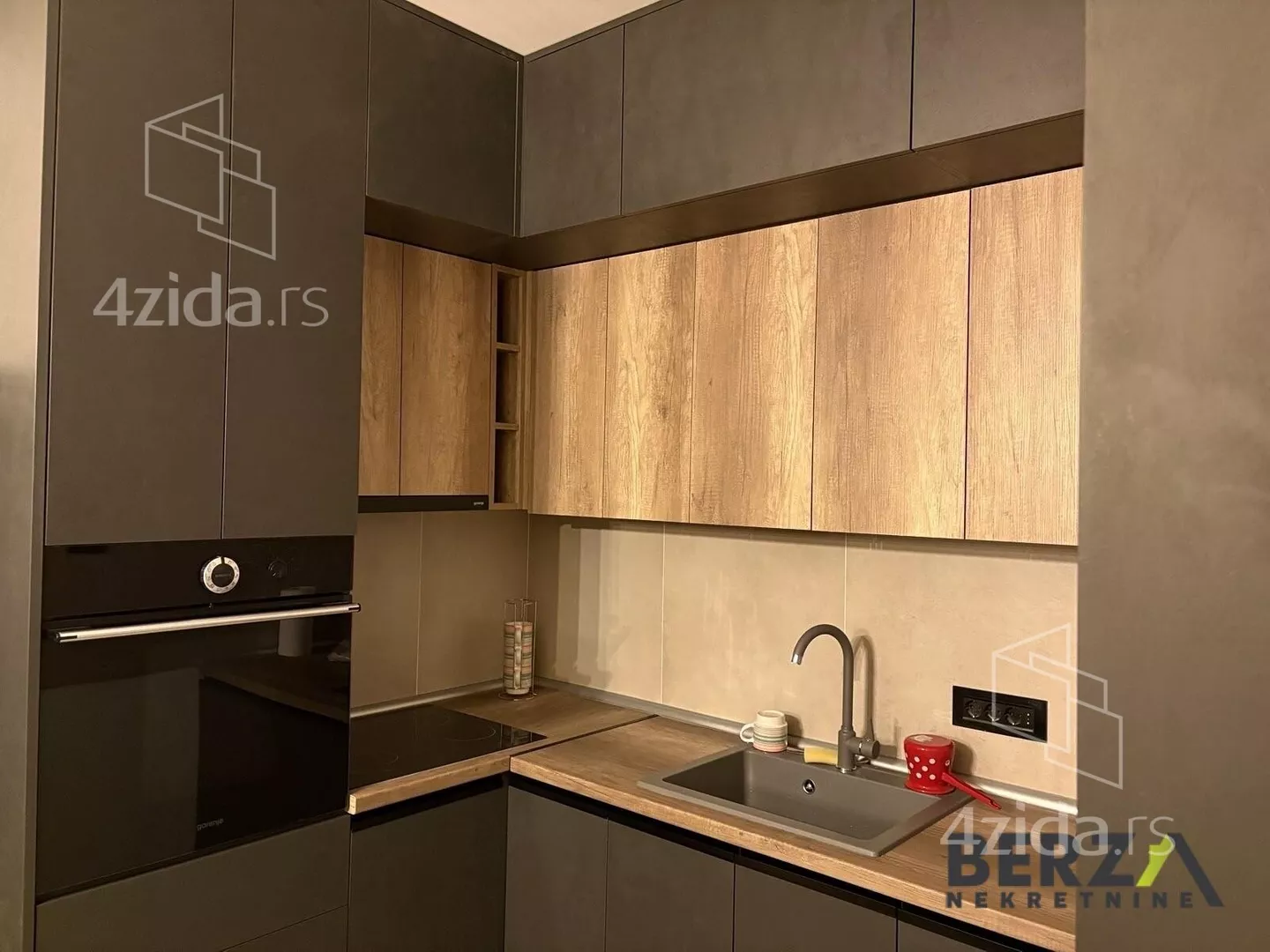 Jednoiposoban stan | 4zida