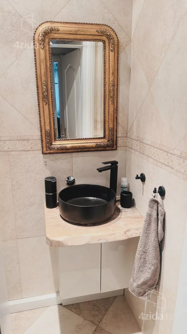 Četvoroiposoban stan | 4zida