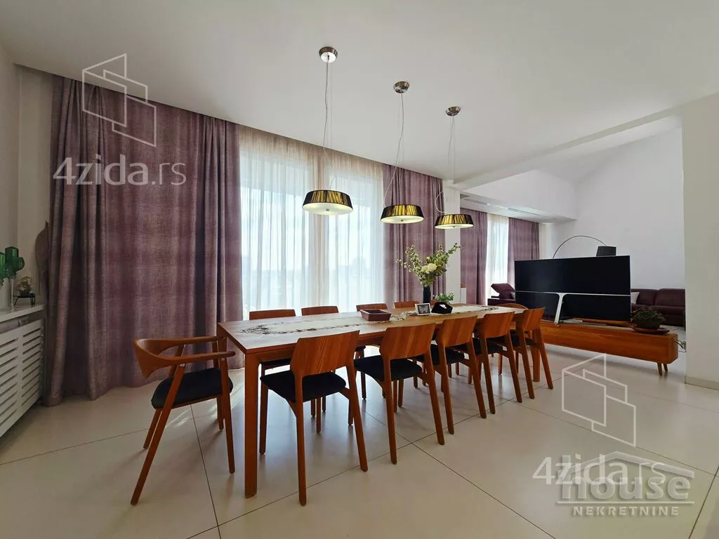 Sedmosoban stan | 4zida