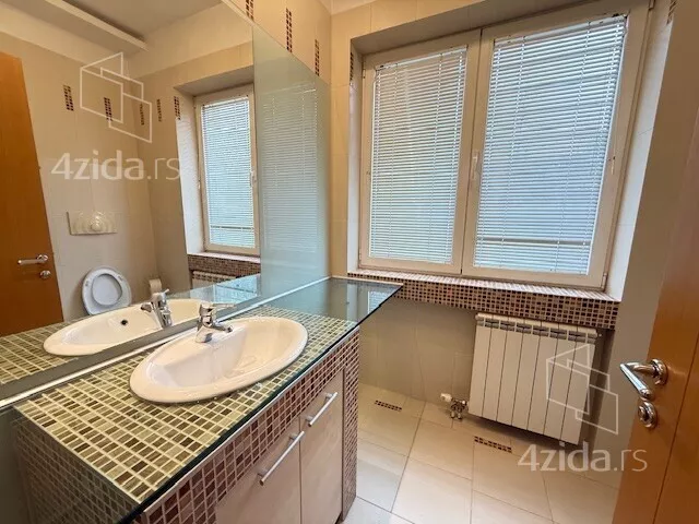 Šestosoban stan | 4zida