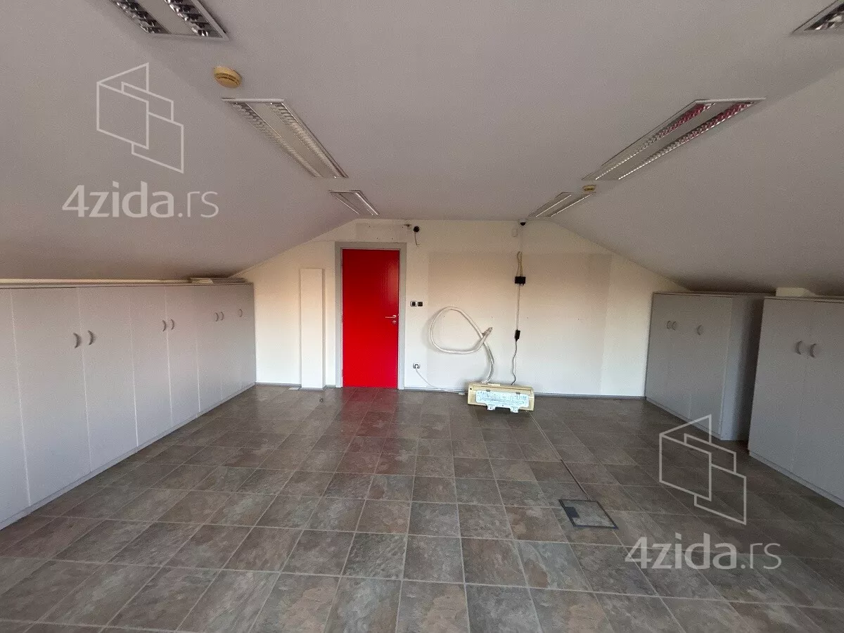 Poslovna zgrada | 4zida