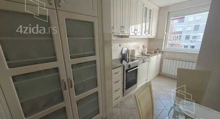 Petosoban stan | 4zida