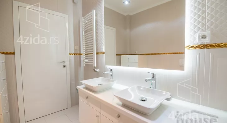 Šestosoban stan | 4zida