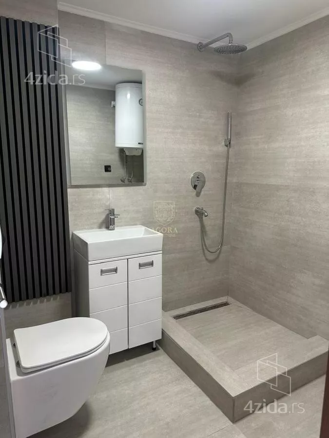 Četvoroiposoban stan | 4zida