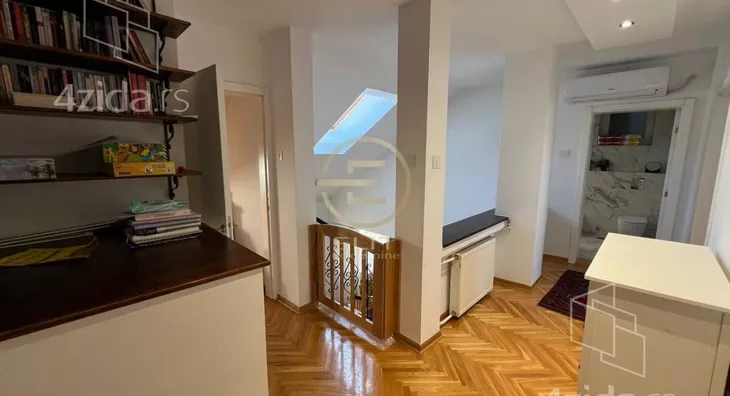 Četvoroiposoban stan | 4zida