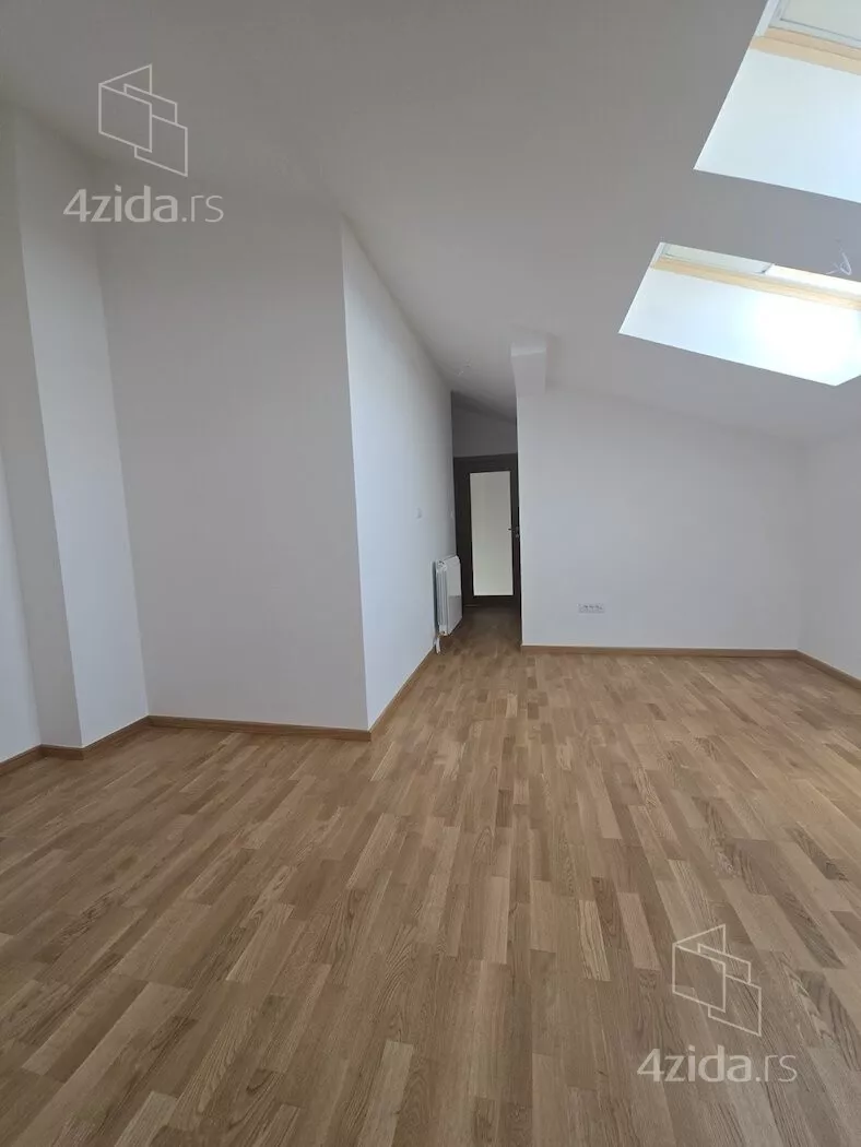 Četvoroiposoban stan | 4zida