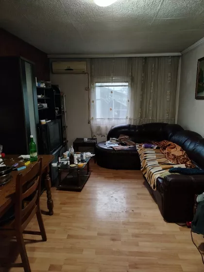 Glušci | 4zida.rs