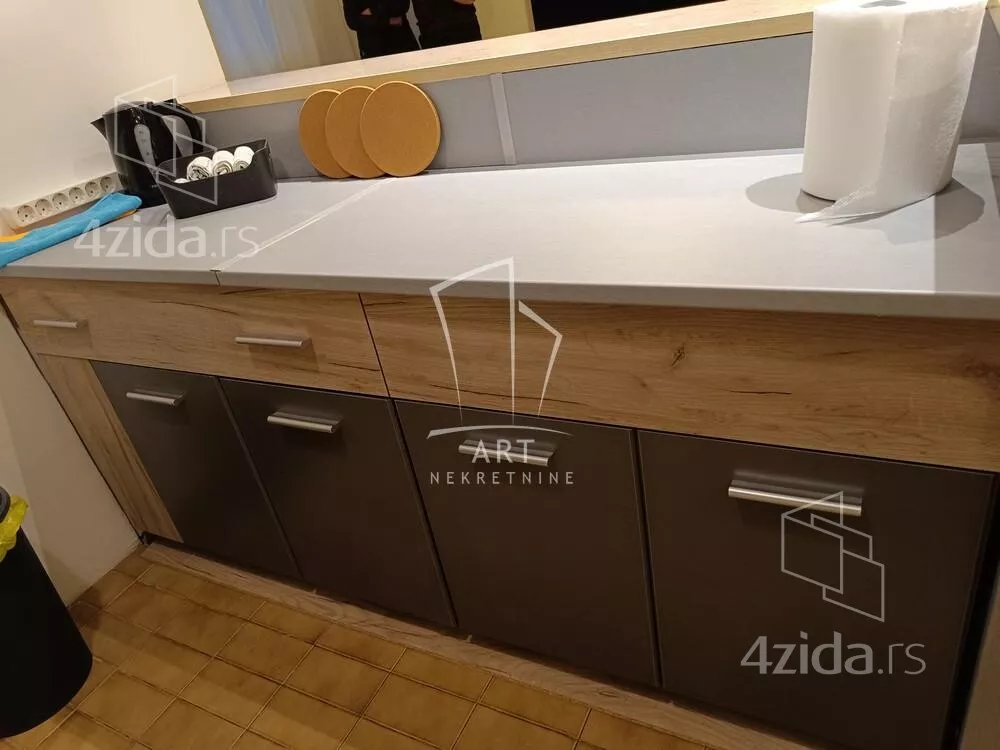 Troiposoban stan | 4zida