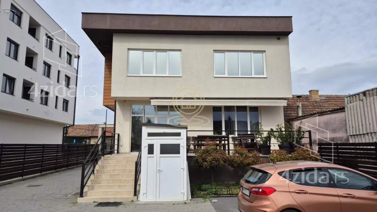 Poslovna zgrada | 4zida