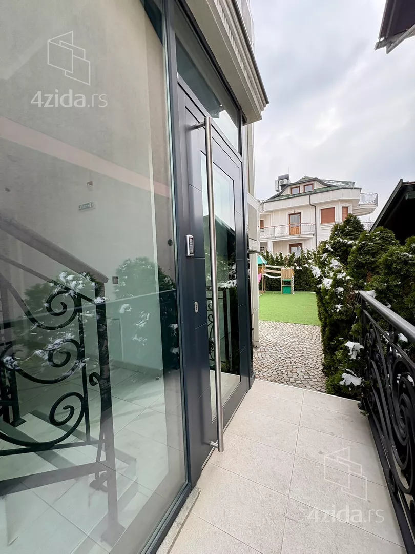 Troiposoban stan | 4zida