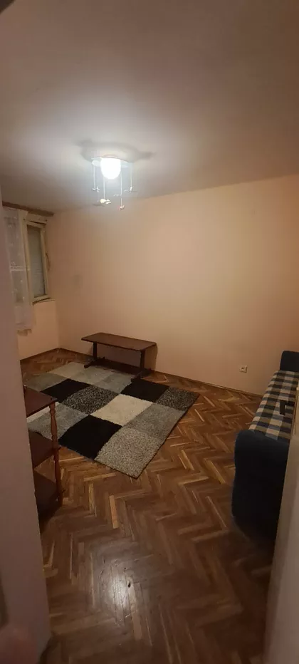 Crvene Zastave 4 | 4zida.rs
