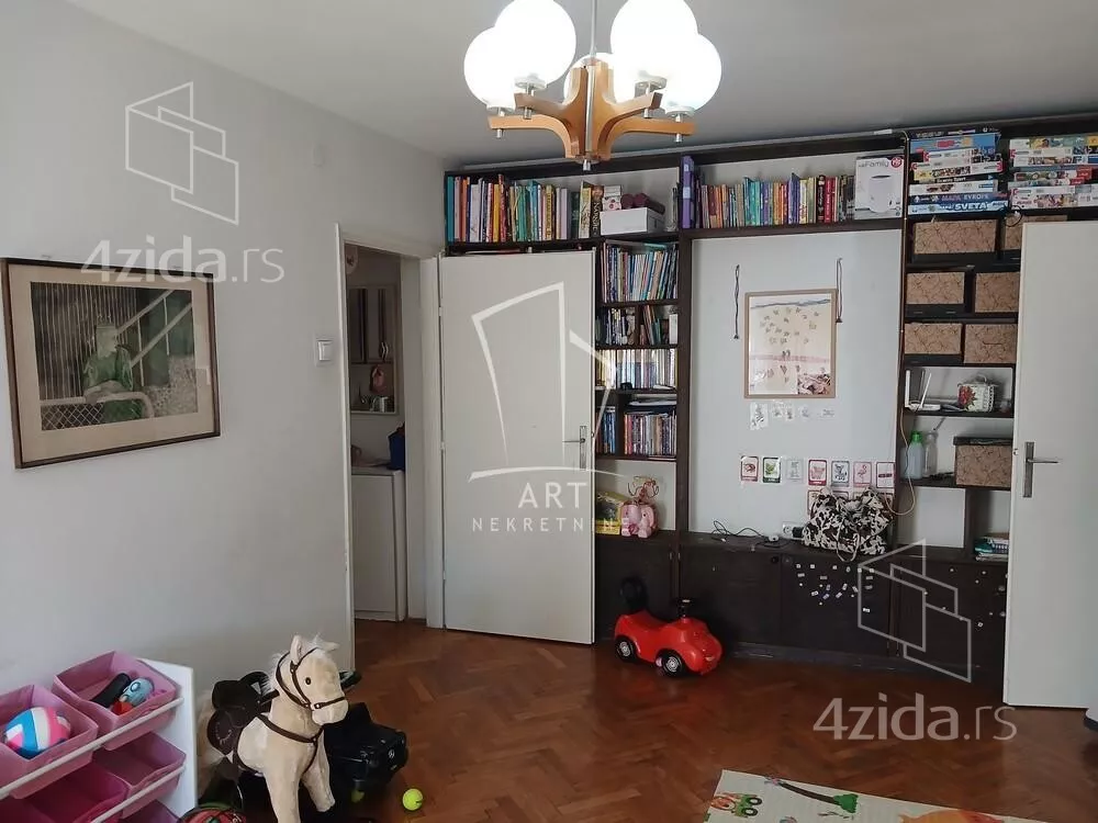 Troiposoban stan | 4zida