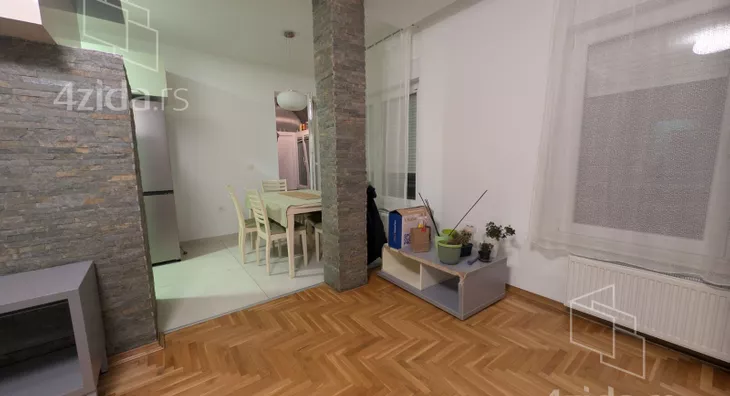 Šestosoban stan | 4zida