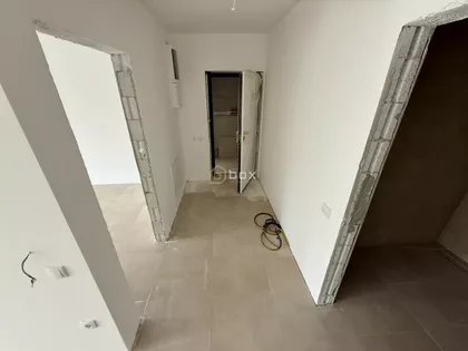 Crveni Pevac | 4zida.rs