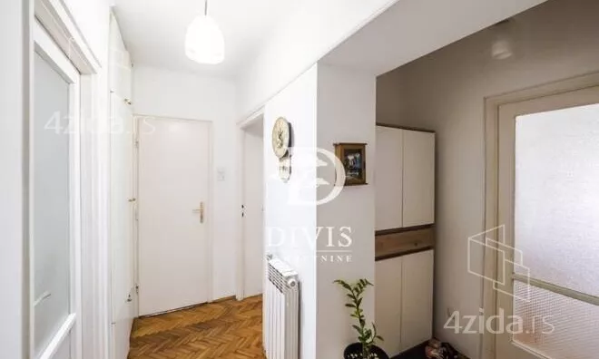 Četvoroiposoban stan | 4zida