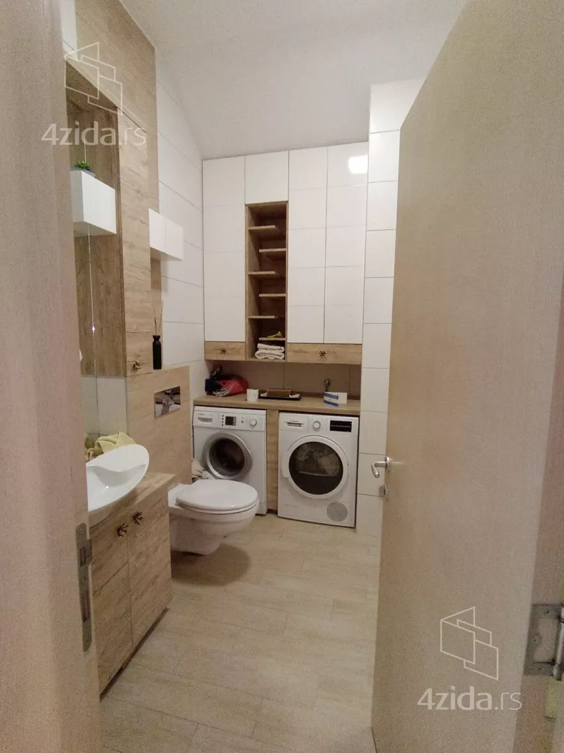 Četvoroiposoban stan | 4zida