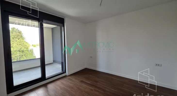 Šestosoban stan | 4zida