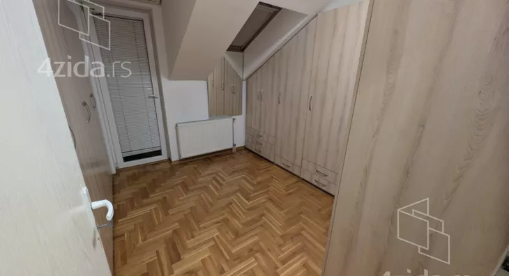 Šestosoban stan | 4zida