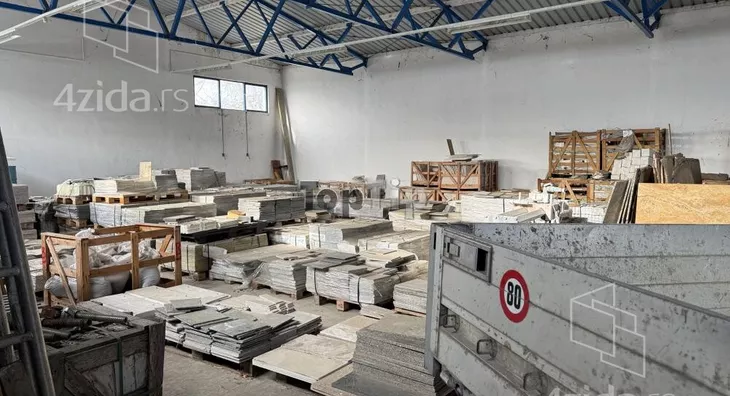 Poslovna zgrada | 4zida