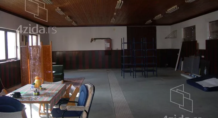 Poslovna zgrada | 4zida