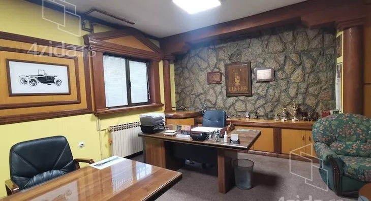 Poslovna zgrada | 4zida