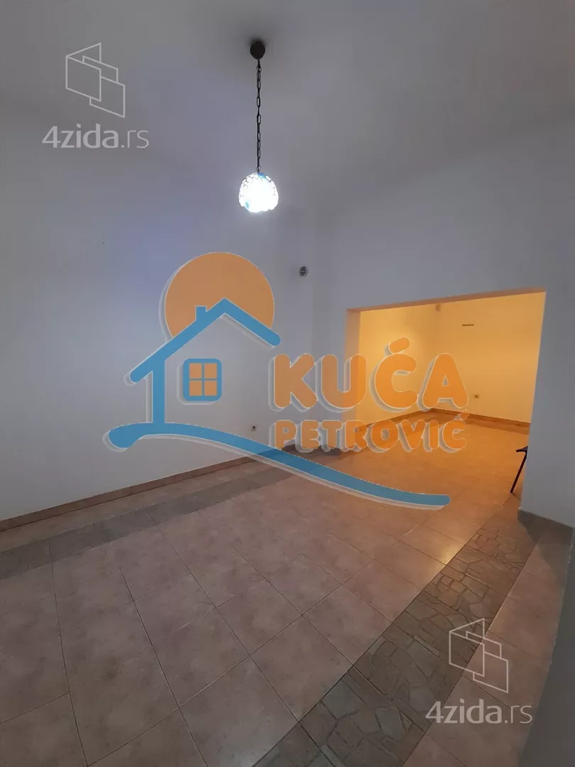 Lokal | 4zida