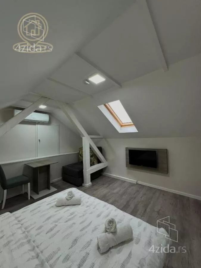 Poslovna zgrada | 4zida