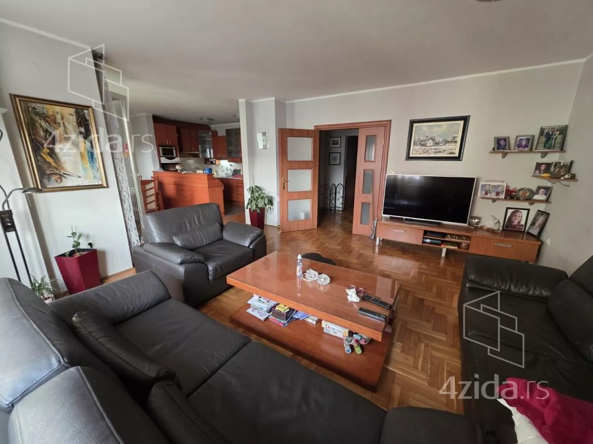 Troiposoban stan | 4zida