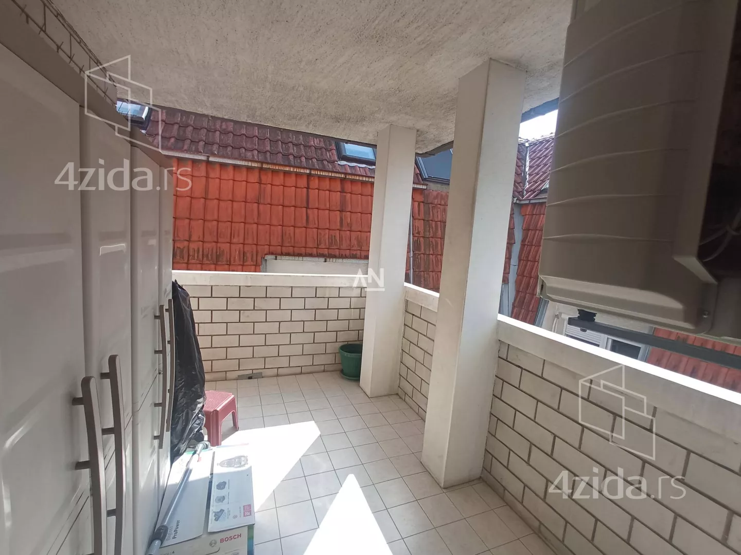 Petosoban stan | 4zida