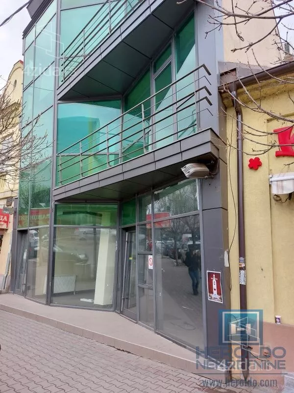 Poslovna zgrada | 4zida