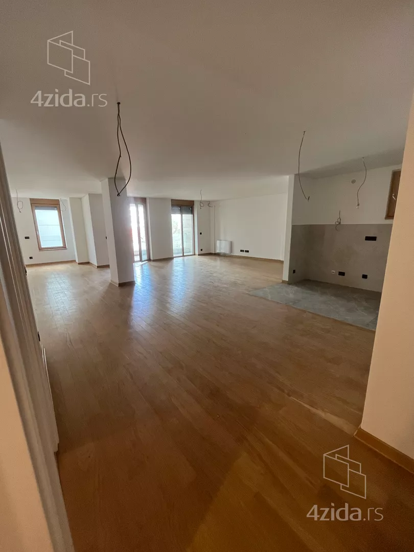 Petosoban stan | 4zida