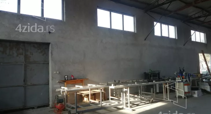 Poslovna zgrada | 4zida