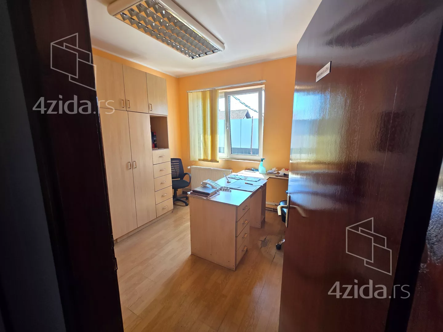 Poslovna zgrada | 4zida