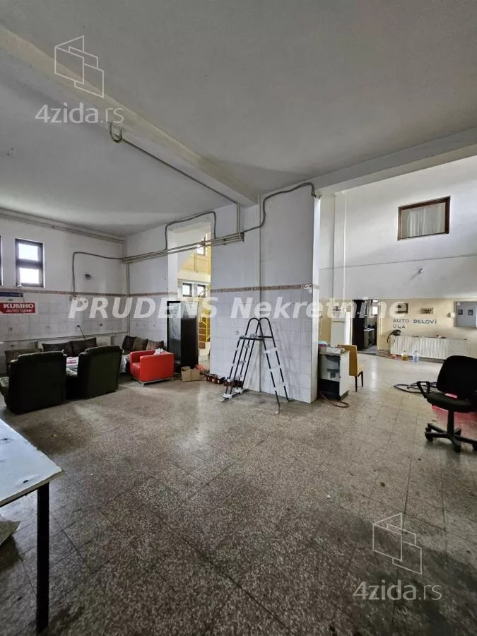 Poslovna zgrada | 4zida