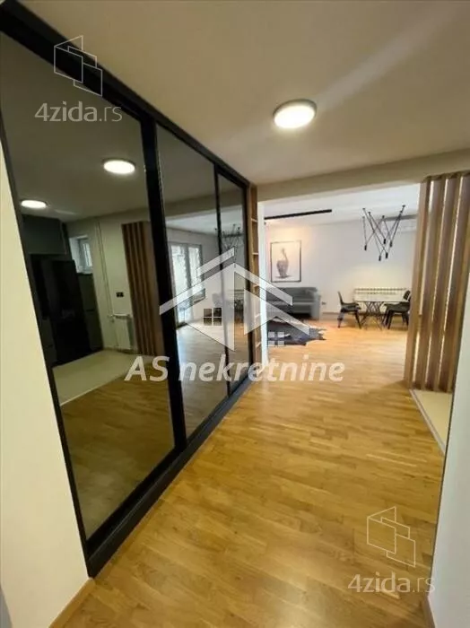 Četvoroiposoban stan | 4zida