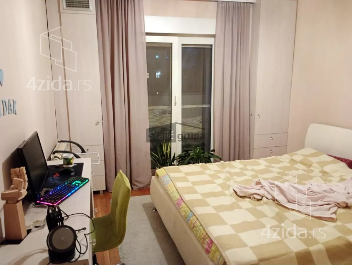 Dvoiposoban stan | 4zida