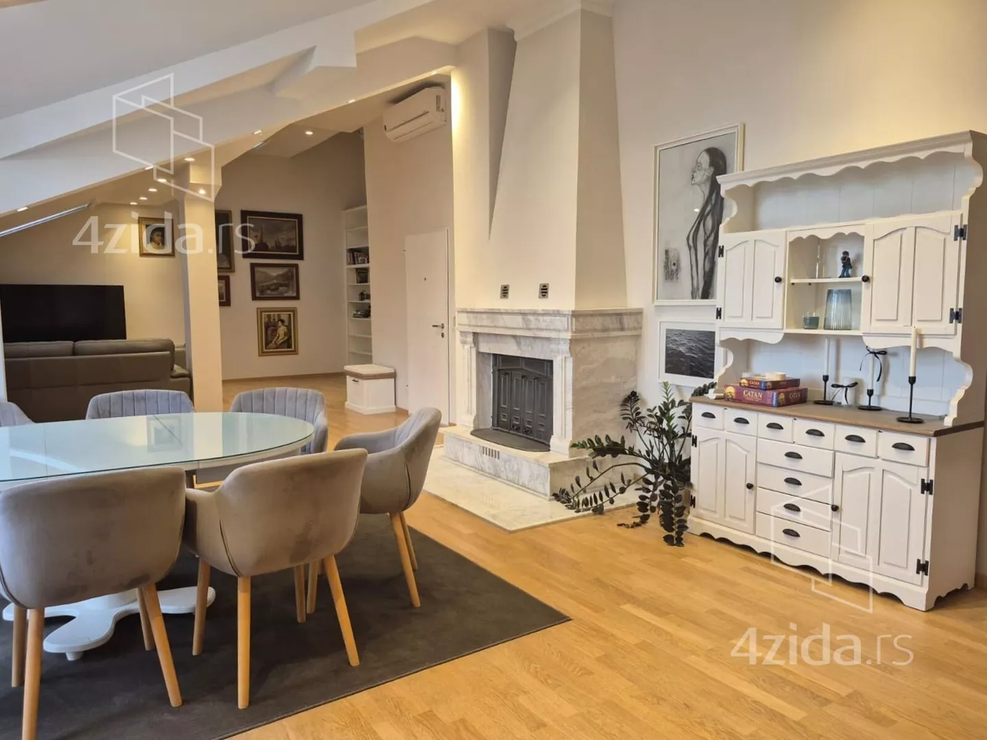 Četvoroiposoban stan | 4zida