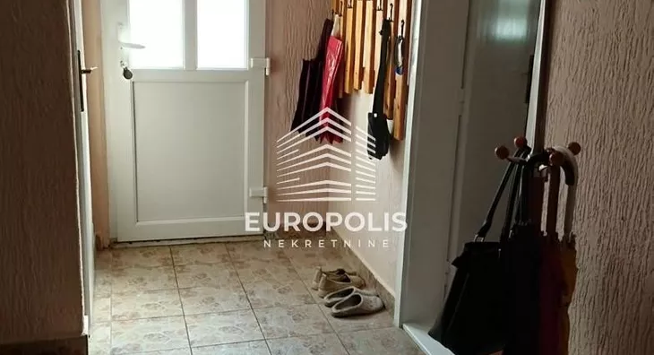 Šestosoban stan | 4zida